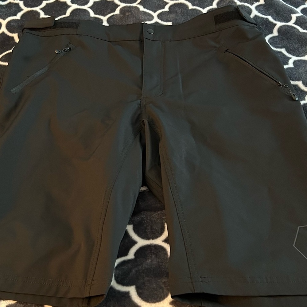 Etnie’s Mountain Bike shorts